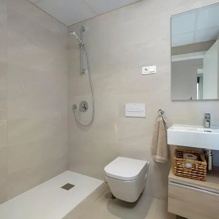 Amazing 4 Bedroom With Pools + Gym - Rdr269 *