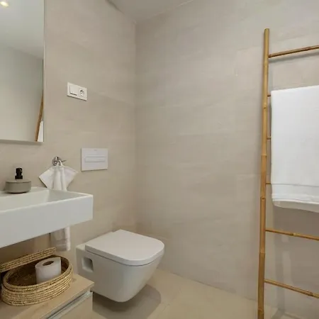 Amazing 4 Bedroom With Pools + Gym - Rdr269