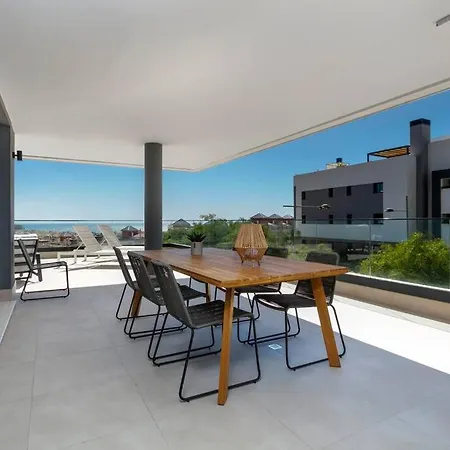 Апартаменты Amazing 4 Bedroom With Pools + Gym - Rdr269 Эстепона