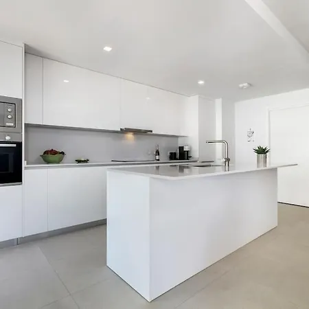 Amazing 4 Bedroom With Pools + Gym - Rdr269