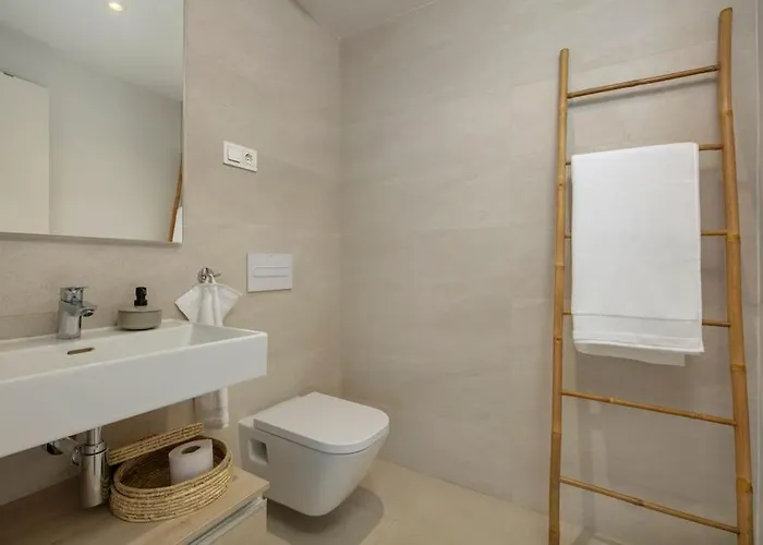 Amazing 4 Bedroom With Pools + Gym - Rdr269