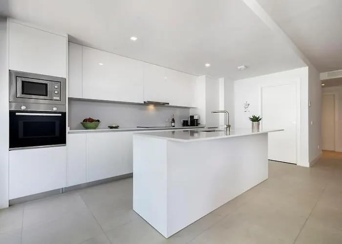 Amazing 4 Bedroom With Pools + Gym - Rdr269