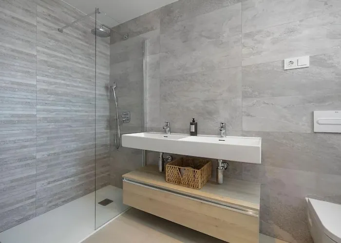 Апартаменты Amazing 4 Bedroom With Pools + Gym - Rdr269 Эстепона