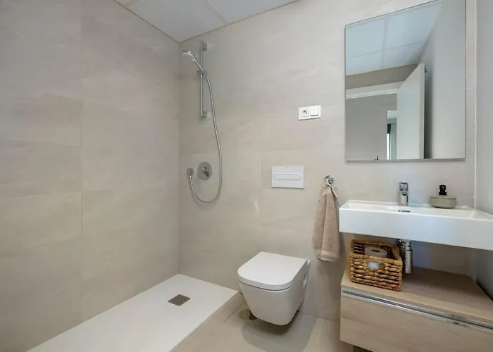 Amazing 4 Bedroom With Pools + Gym - Rdr269 *